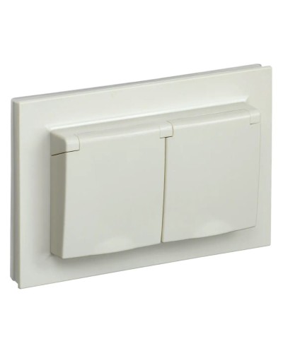 Розетка 2-местная с з/к РСбш12-3-44-БрКр бежевый BRITE (BR-R26-16-44-K10-F). Розетка с заземлением с защитными шторками и крышкой в сборе. IEK в Ангарске